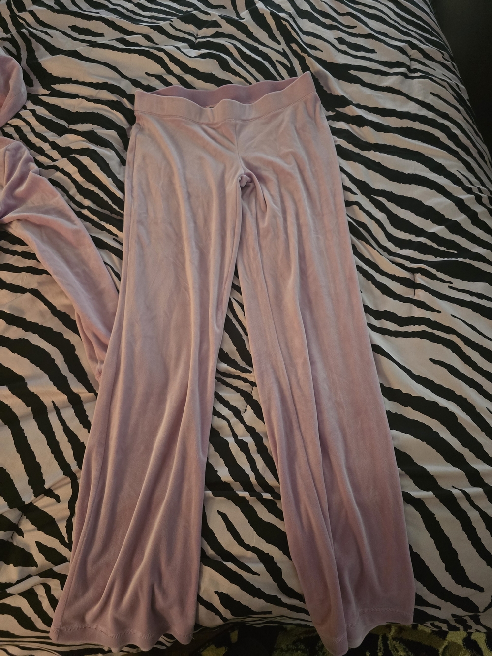 Juicy Couture Lavender Plush Velvet Lounge Pants